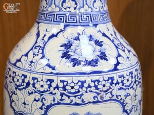 Đôi lọ lộc bình men trắng vẽ Tứ Cảnh Cát Tường, cao 1m75cm (cả chân kê)