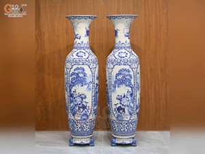 Đôi lọ lộc bình men trắng vẽ Tứ Cảnh Cát Tường, cao 1m75cm (cả chân kê)