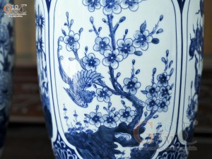 Đôi lọ lộc bình men trắng họa tiết Tứ Cảnh Tài Lộc, cao 60cm