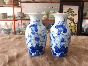 Đôi lộc bình men lam vẽ Sen Tài Lộc, cao 20cm 