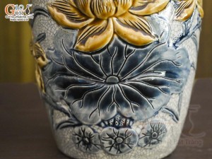 Đôi lộc bình men rạn đắp nổi Sen Cát Tường, cao 35cm