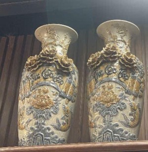 Đôi lọ men rạn đắp nổi kênh hoa Phúc Lộc Thọ, cao 62cm