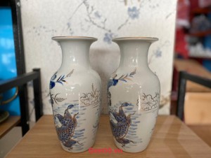 Đôi lọ men rong cổ vẽ cá chép hoa sen, cao 24cm