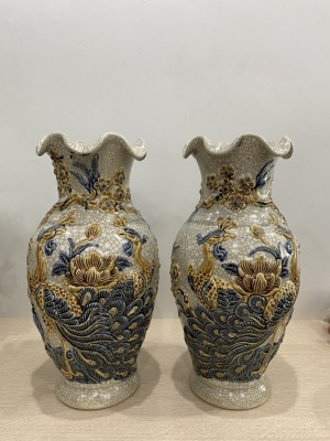 Đôi lọ miệng lượn men rạn đắp nổi Công Đào, cao 32cm