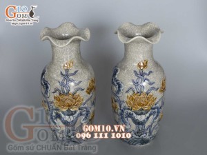Đôi lọ hoa miệng lượn men rạn đắp nổi Sen Cát Tường, cao 31cm