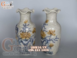 Đôi lọ hoa miệng lượn men rạn đắp nổi Sen Cát Tường, cao 31cm