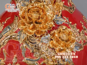 Đôi lộc bình đắp nổi Công Đào vẽ vàng 24k, nền đỏ - cao 140cm