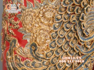 Đôi lộc bình đắp nổi Công Đào vẽ vàng 24k, nền đỏ - cao 140cm