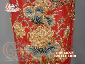 Đôi lộc bình đắp nổi Công Đào vẽ vàng 24k, nền đỏ - cao 140cm