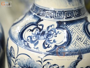 Đôi lộc bình men chàm cổ vẽ Cá Chép liên hoa, cao 70cm