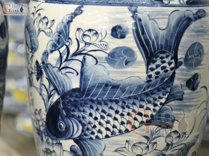 Đôi lộc bình men chàm cổ vẽ Cá Chép liên hoa, cao 70cm