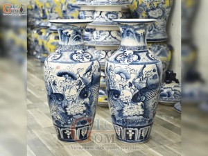 Đôi lộc bình men chàm cổ vẽ Cá Chép liên hoa, cao 70cm Đôi lộc bình men chàm cổ vẽ Cá Chép liên hoa, cao 70cm