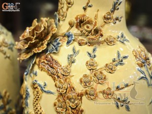 Đôi lộc bình men hoàng tộc đắp nổi Công đào, 45cm (kênh hoa)