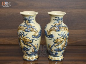 Đôi lộc bình men hoàng tộc đắp nổi Rồng Phúc Mãn, cao 28cm