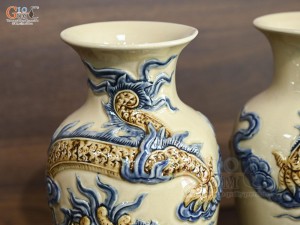 Đôi lộc bình men hoàng tộc đắp nổi Rồng Phúc Mãn, cao 28cm