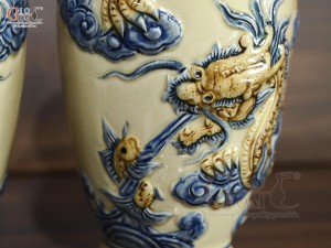 Đôi lộc bình men hoàng tộc đắp nổi Rồng Phúc Mãn, cao 28cm