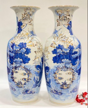 Đôi lộc bình men lam cổ cá chép sen phú quý vẽ vàng 24k, cao 60cm