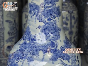 Đôi lộc bình men lam cổ họa tiết Bách Hạc Quần Tùng, cao 1m75