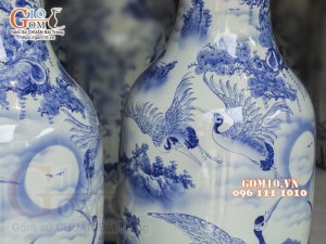 Đôi lộc bình men lam cổ họa tiết Bách Hạc Quần Tùng, cao 1m75