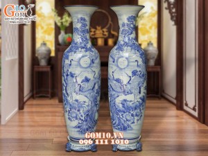 Đôi lộc bình men lam cổ họa tiết Bách Hạc Quần Tùng, cao 1m75
