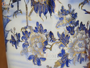 Đôi lộc bình men lam cổ họa tiết Bách Hạc vẽ vàng, cao 1m55