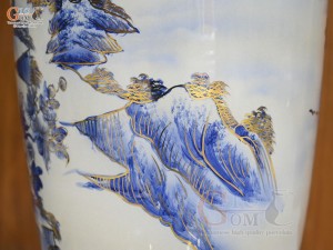 Đôi lộc bình men lam cổ họa tiết Bách Hạc vẽ vàng, cao 1m55