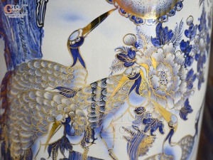 Đôi lộc bình men lam cổ họa tiết Bách Hạc vẽ vàng, cao 1m55