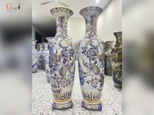 Đôi lộc bình men lam cổ họa tiết Bách Hạc vẽ vàng, cao 1m55