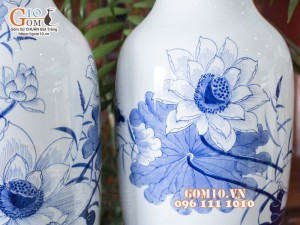 Đôi lộc bình men lam cổ vẽ Hoa sen cao 50cm