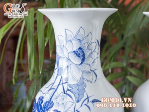 Đôi lộc bình men lam cổ vẽ Hoa sen cao 50cm