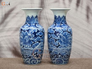 Đôi lộc bình men lam cổ vẽ Long Ẩn băng, cao 33cm