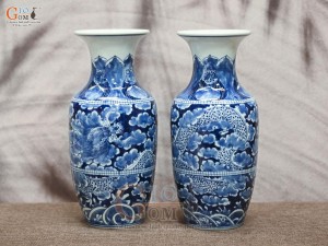 Đôi lộc bình men lam cổ vẽ Long Ẩn băng, cao 33cm