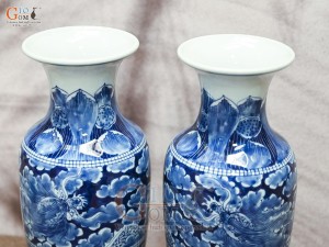 Đôi lộc bình men lam cổ vẽ Long Ẩn băng, cao 33cm