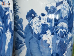 Đôi lộc bình men lam cổ vẽ Tam Đa cao 42cm