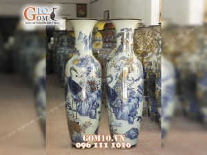 Đôi lộc bình men lam họa tiết Công Tùng, cao 1m4 - vẽ Vàng 24k