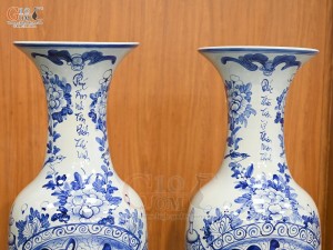 Đôi lộc bình men lam, họa tiết thư pháp Phúc Đức, cao 1m35 (cả chân kê)