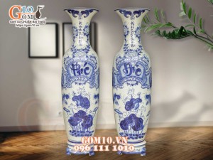 Đôi lộc bình men lam, họa tiết thư pháp Phúc Đức, cao 1m35 (cả chân kê)