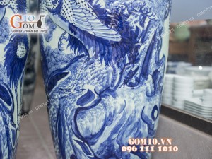 Đôi Lộc bình men lam hoạ tiết nổi Tùng Hạc 1m55 (Cả chân kê)