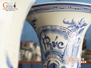 Đôi lộc bình men lam nổi họa tiết Tùng Cúc Trúc Mai, cao 1m75 (cả chân kê)