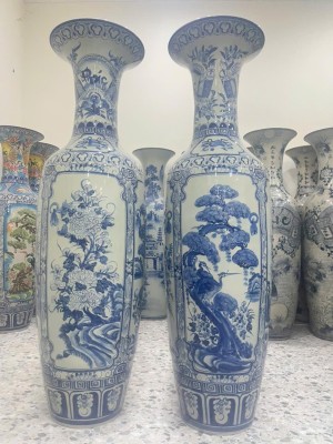 Đôi lộc bình men lam nổi vẽ Tùng Cúc Trúc Mai, cao 1m75 (cả chân kê)