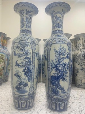 Đôi lộc bình men lam nổi vẽ Tùng Cúc Trúc Mai, cao 1m75 (cả chân kê)