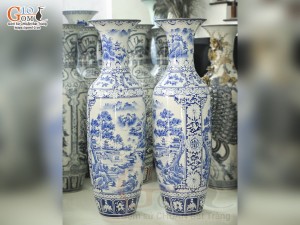 Đôi lộc bình men lam vẽ cảnh Tùng Chùa, cao 1m60