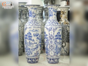 Đôi lộc bình men lam vẽ cảnh Tùng Chùa, cao 1m60