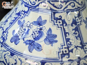 Đôi lộc bình men lam vẽ cảnh Tùng Chùa, cao 1m60