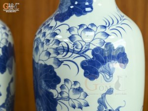 Đôi lộc bình men lam vẽ Chép Sen Đại Cát, cao 50cm