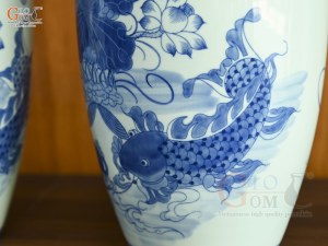 Đôi lộc bình men lam vẽ Chép Sen Đại Cát, cao 50cm