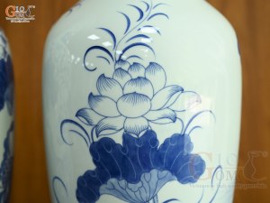 Đôi lộc bình men lam vẽ Chép Sen Đại Cát, cao 50cm