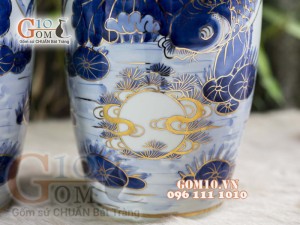 Đôi lộc bình men lam vẽ Lý Ngư Vọng Nguyệt cao 32cm - vẽ vàng