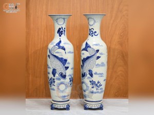 Đôi lộc bình men lam vẽ Lý Ngư Vọng Nguyệt Tài Lộc, cao 1m55