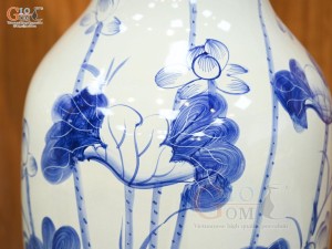 Đôi lộc bình men lam vẽ Lý Ngư Vọng Nguyệt Tài Lộc, cao 1m55